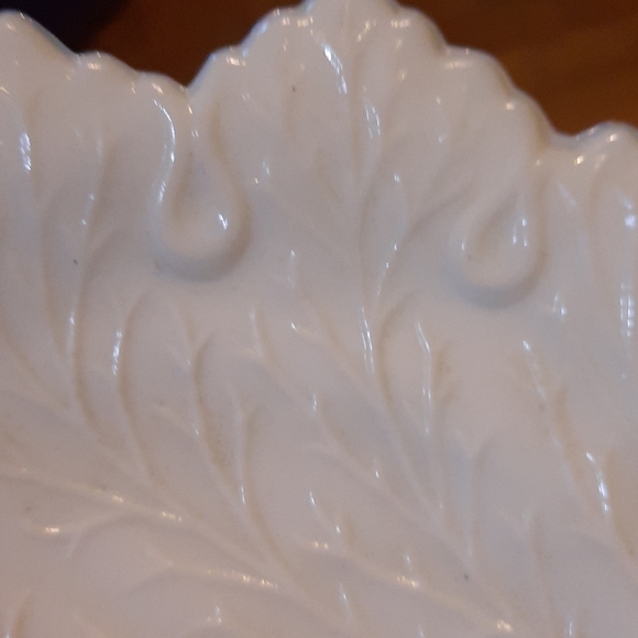 2 beautiful serving plates - Picture 2 of 3